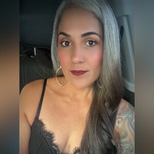 Meet your Posher, Iris